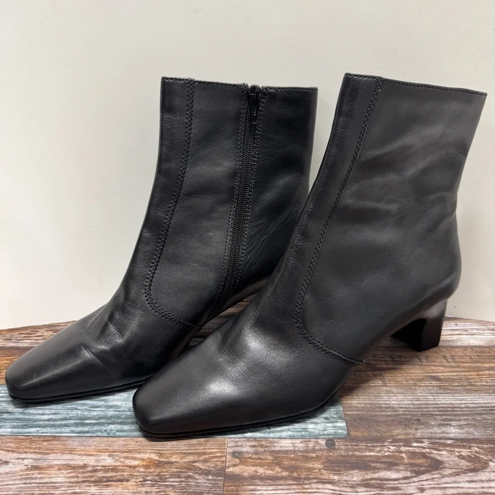 Apostrophe Black Leather Square-Toe Ankle Boots